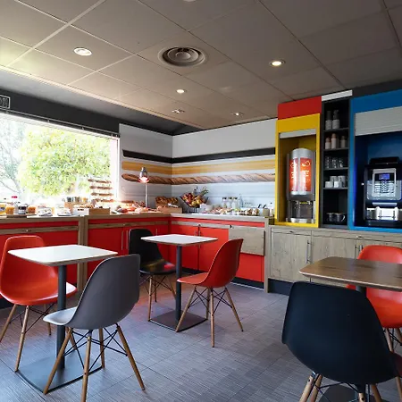 Ibis Sud Saint Charles Hotel 3*