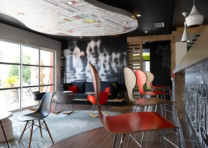 Ibis Sud Saint Charles Hotel 3*