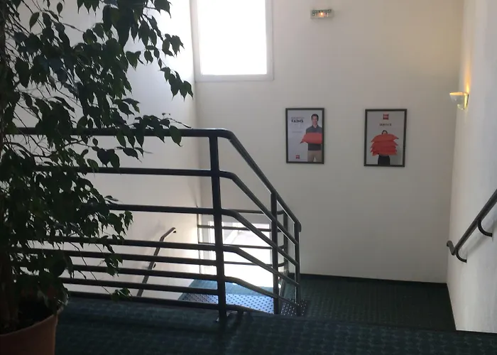 Ibis Sud Saint Charles Hotel 3*