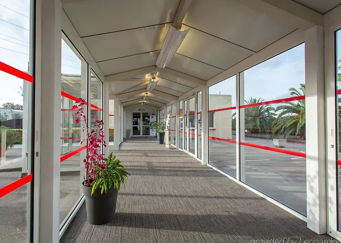 Ibis Sud Saint Charles 3*